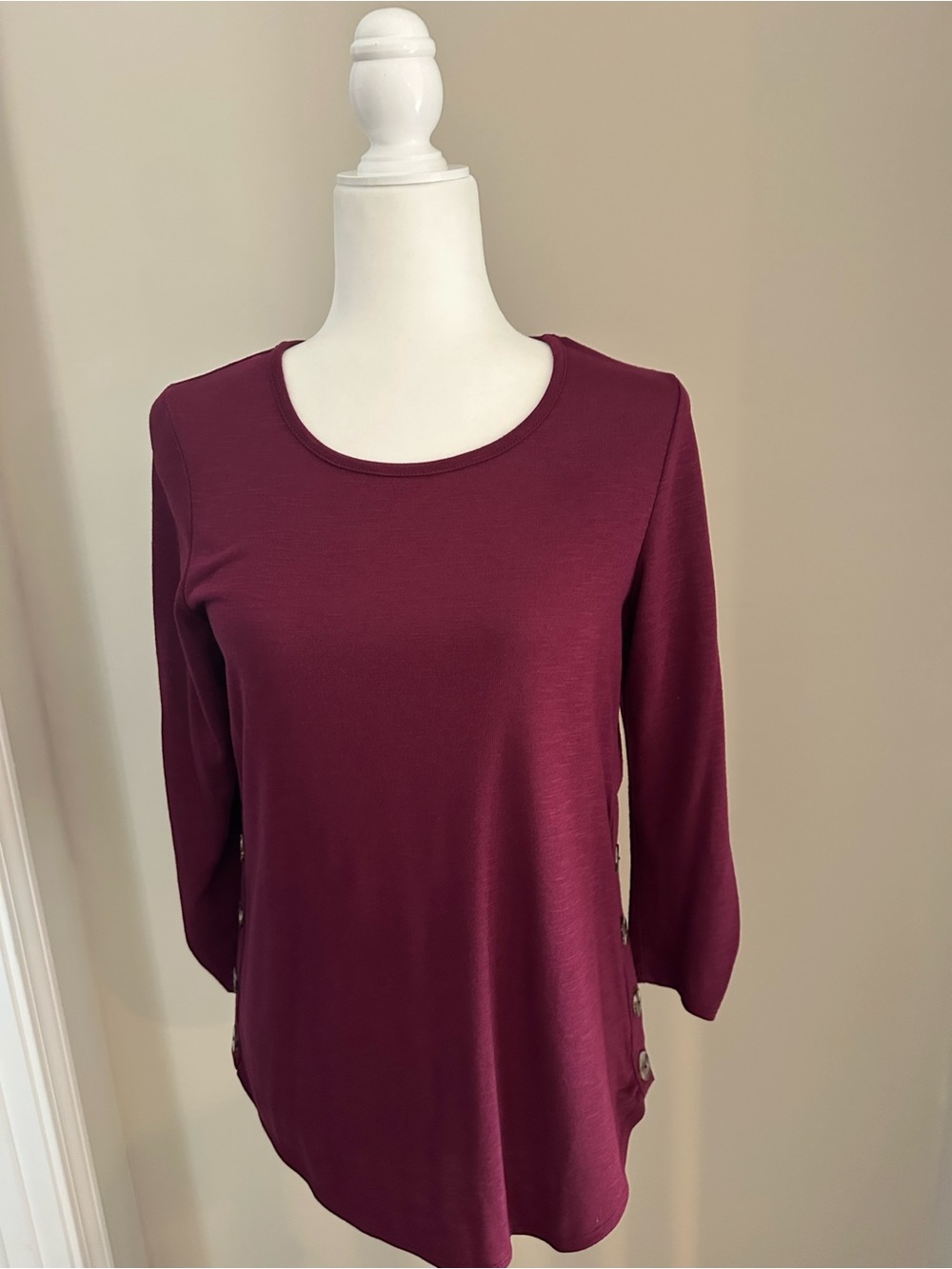 Women's Scoop Neck Long-Sleeve Top in Wine